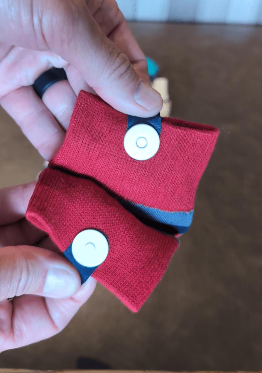 The Best Way to Keep Socks Together in the Wash (No More Lost Pairs!) - Le Loxx