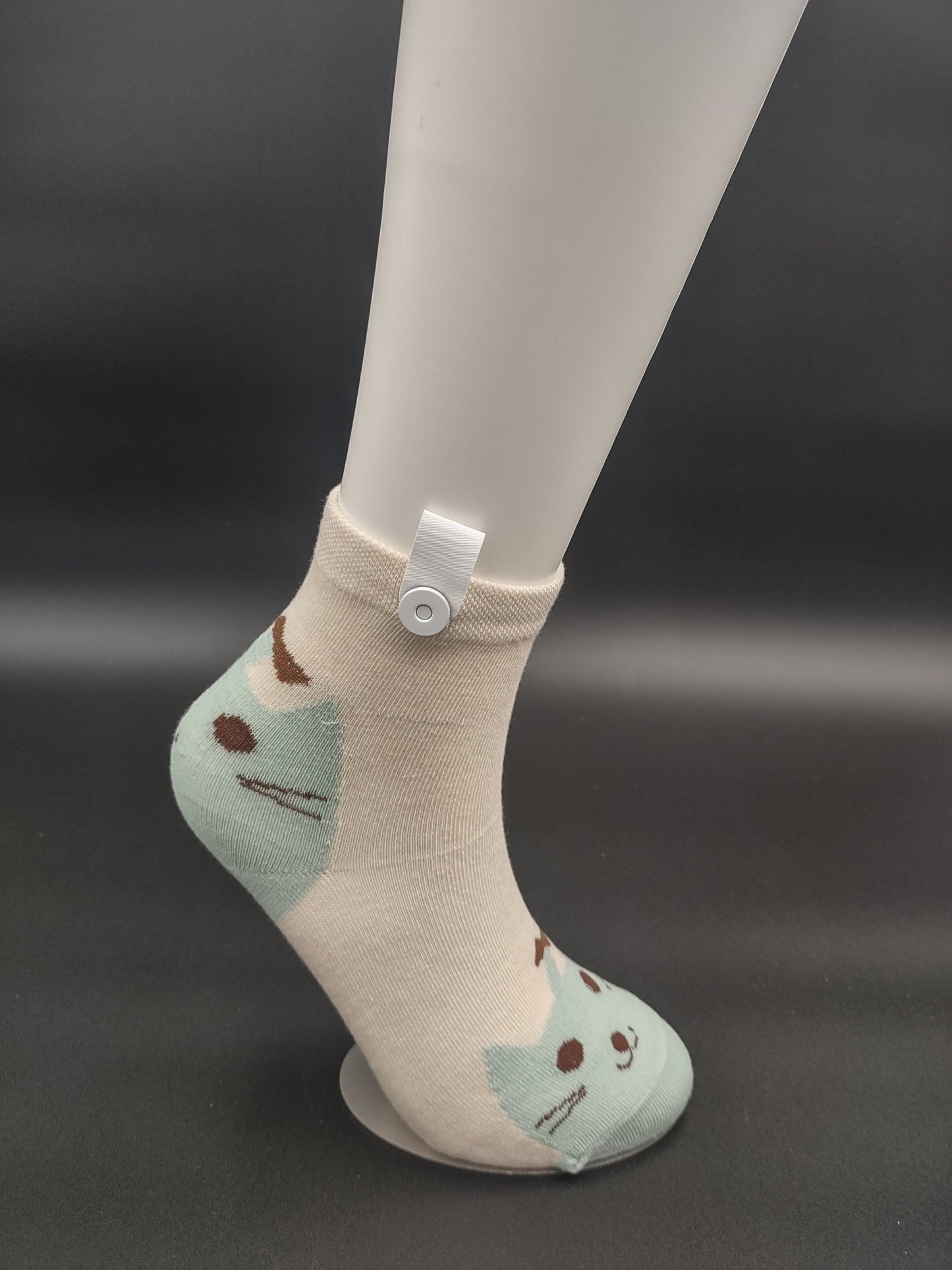 Osaka Cream Ankle Socks – Magnetic Lock and Loop Design - Le Loxx