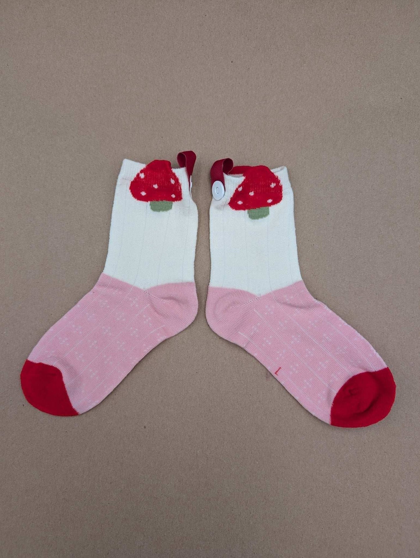 Lune Strawberries Kids Socks – Magnetic Lock and Loop Design - Le Loxx