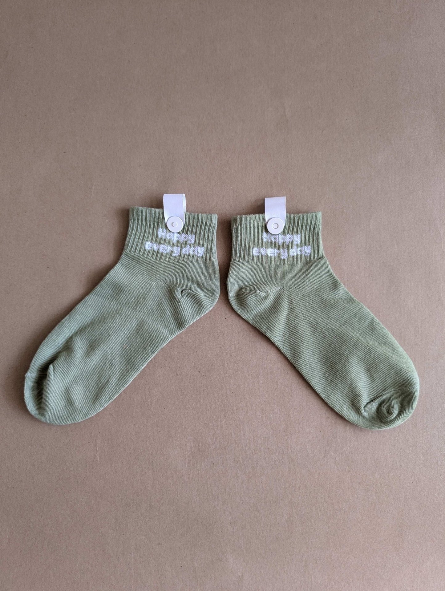 Happy Everyday Green Kids Ankle Socks – Magnetic Lock and Loop Design - Le Loxx