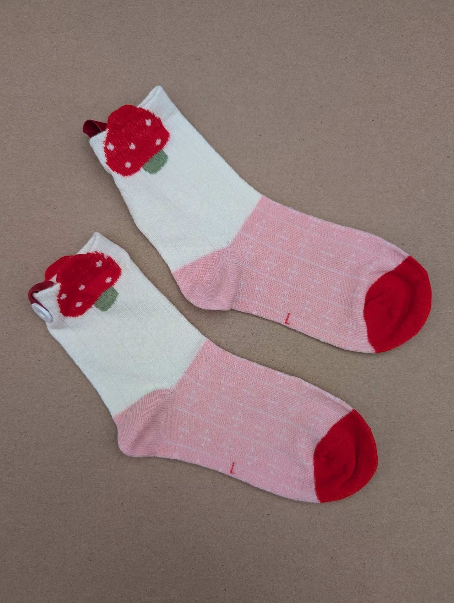 Lune Strawberries Kids Socks – Magnetic Lock and Loop Design - Le Loxx