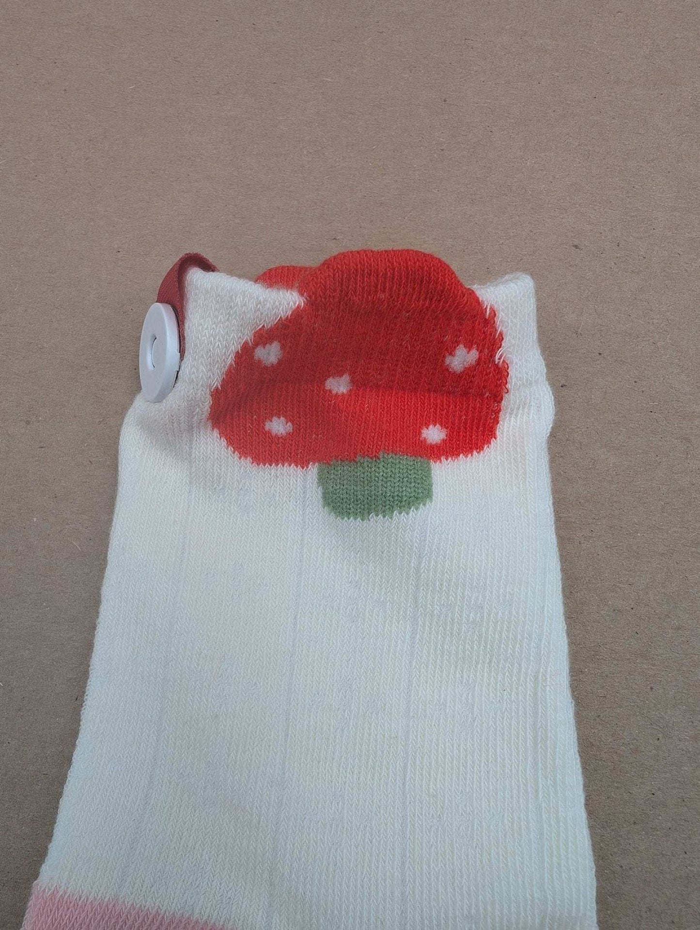 Lune Strawberries Kids Socks – Magnetic Lock and Loop Design - Le Loxx