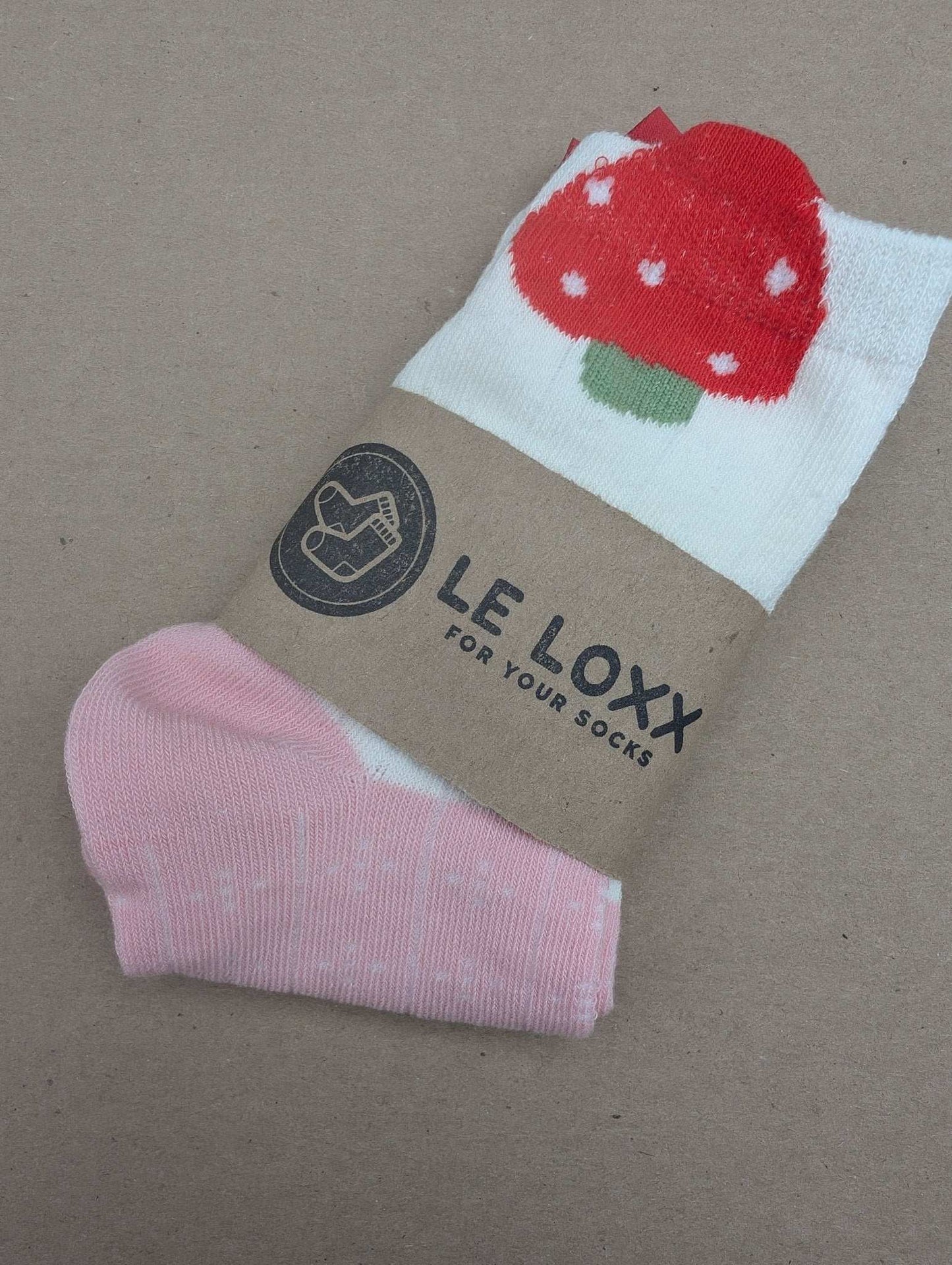 Lune Strawberries Kids Socks – Magnetic Lock and Loop Design - Le Loxx