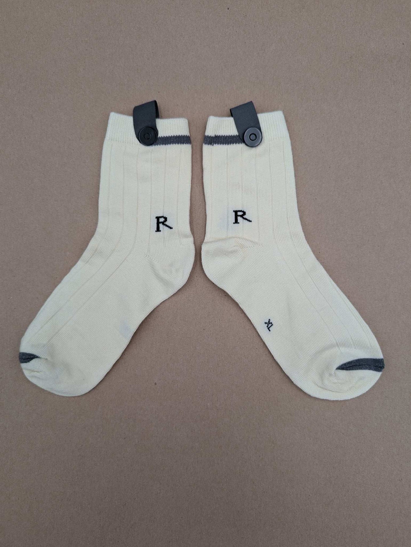 Sen White Kids Socks – Magnetic Lock and Loop Design - Le Loxx