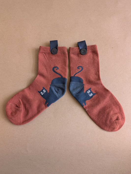 Novato Rustic Red Kids Socks – Magnetic Lock and Loop Design - Le Loxx