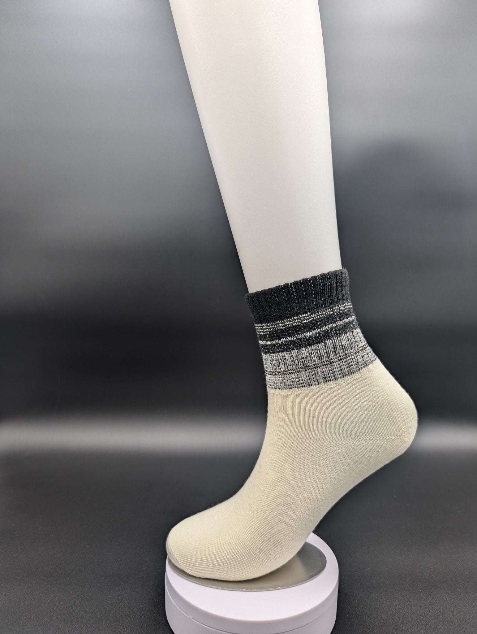 Aspen Blond high ankle socks - Le Loxx
