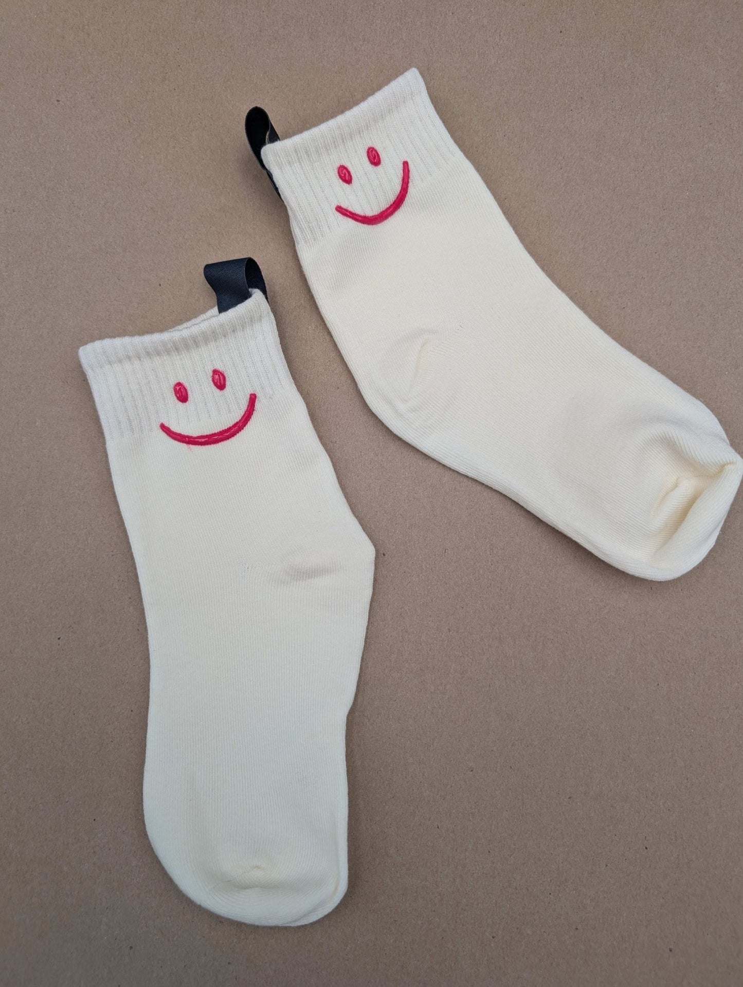 Happy Smiles White Kids Socks – Magnetic Lock and Loop Design - Le Loxx