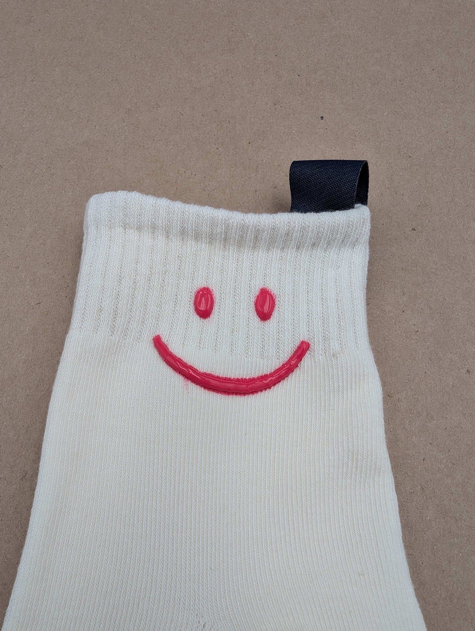 Happy Smiles White Kids Socks – Magnetic Lock and Loop Design - Le Loxx