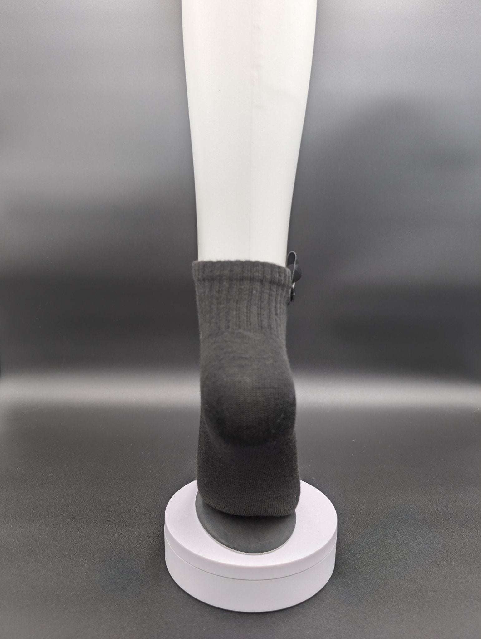 Santa Monica Mid Cut Ankle Socks – Magnetic Lock and Loop Innovation - Le Loxx