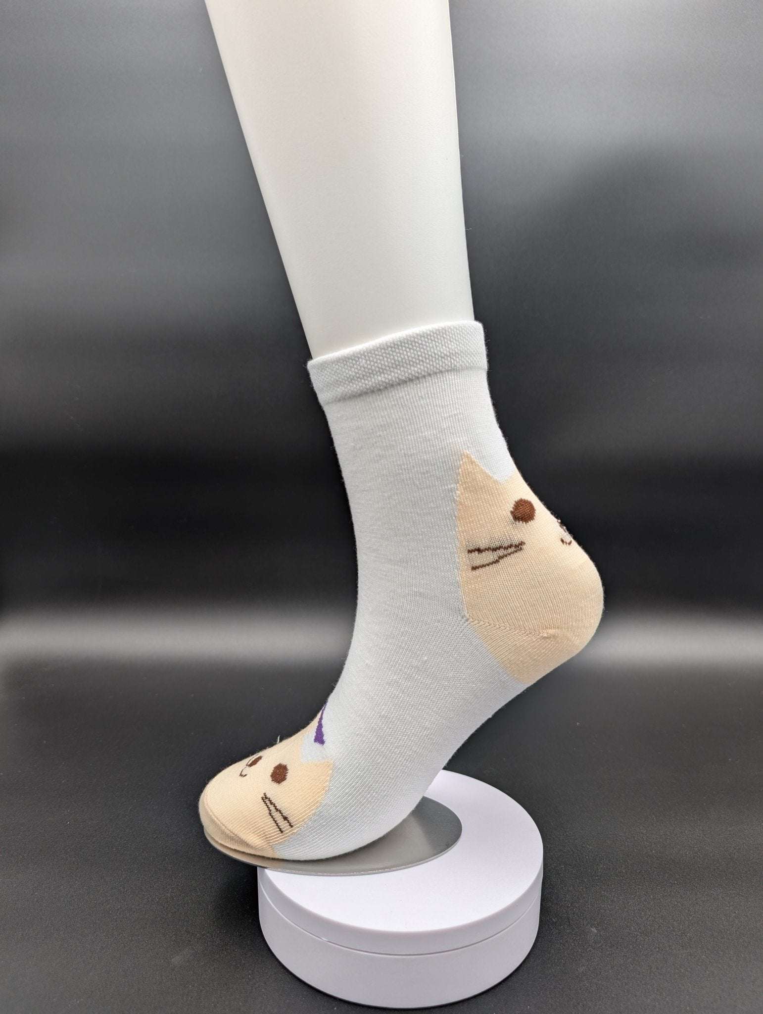 Osaka White Ankle Socks – Magnetic Lock and Loop Design - Le Loxx
