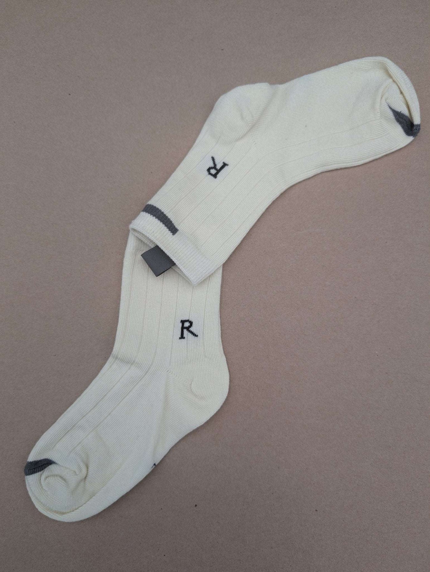 Sen White Kids Socks – Magnetic Lock and Loop Design - Le Loxx