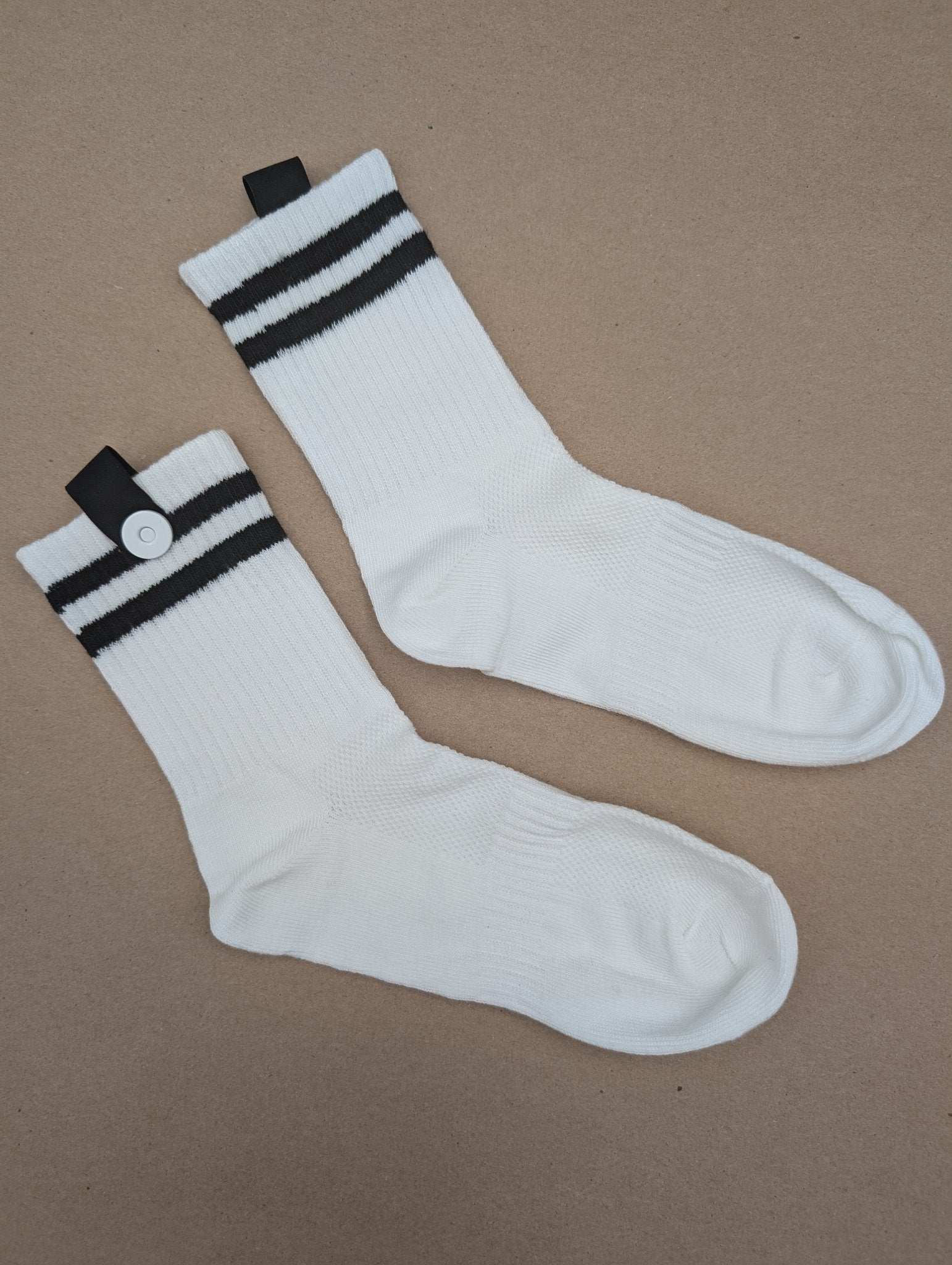 Lake White Kids Crew Socks – Magnetic Lock and Loop Design - Le Loxx