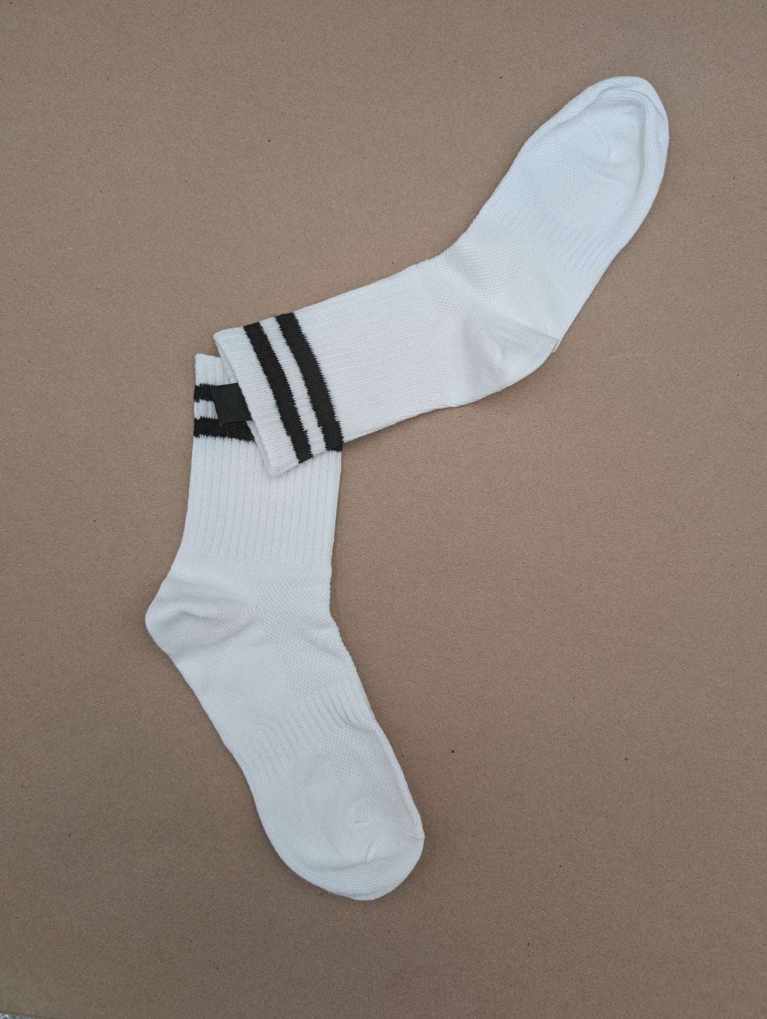 Lake White Kids Crew Socks – Magnetic Lock and Loop Design - Le Loxx
